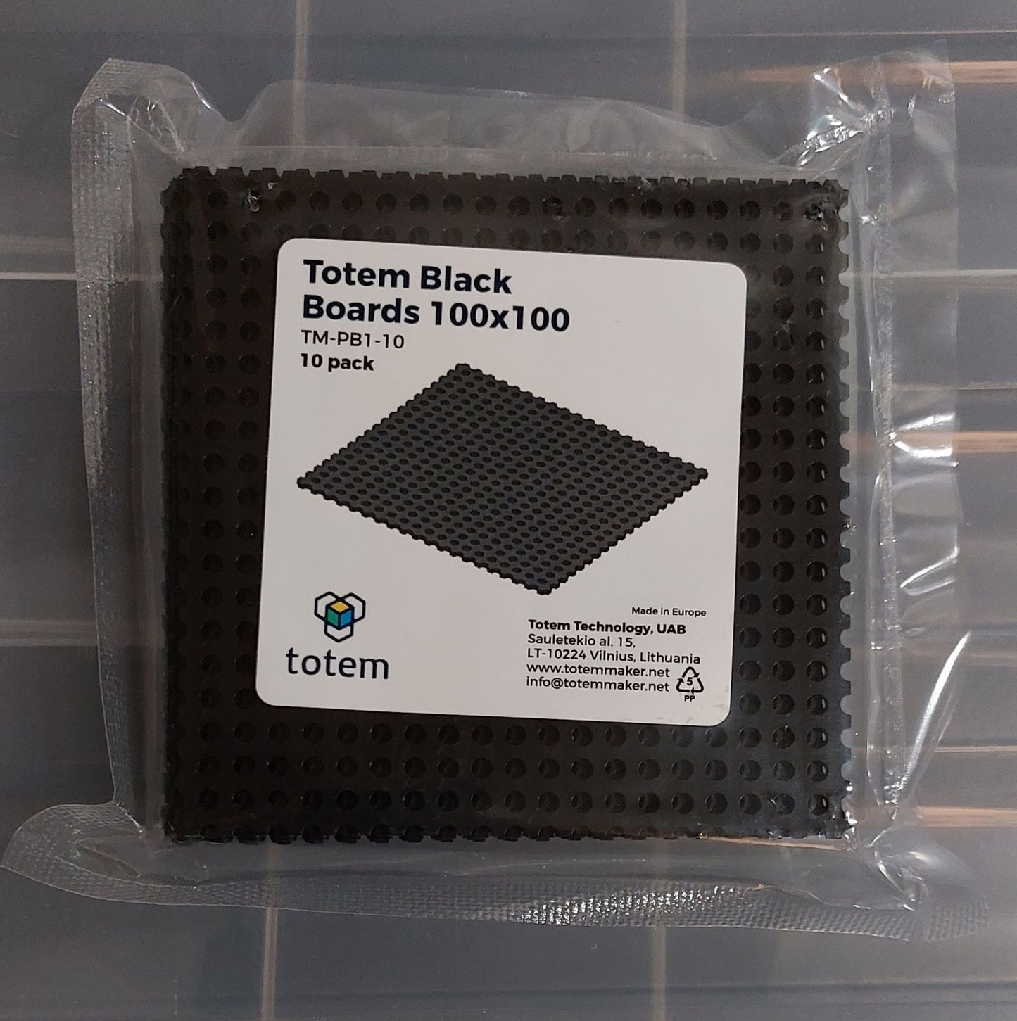 Totem, helposti leikattavat mustat muovilevyt, 100×100 mm (10-PACK)